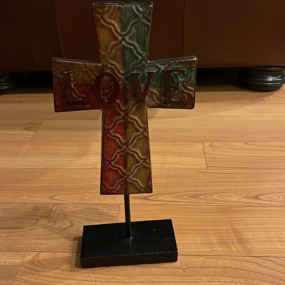 4/$20 Love Metal cross table decor - Picture 3 of 3